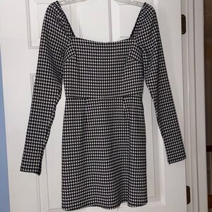 Black and White Houndstooth Long Sleeve Dress